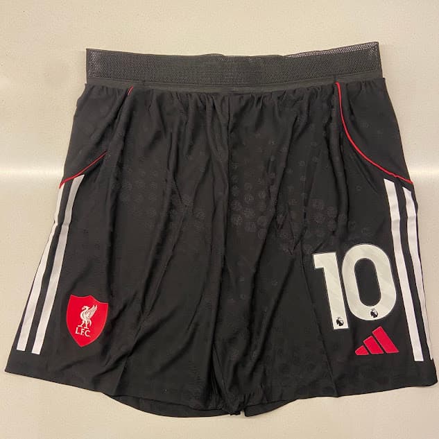 SHORT LIVERPOOL NEGRO - 25/26 - NUMERO 10